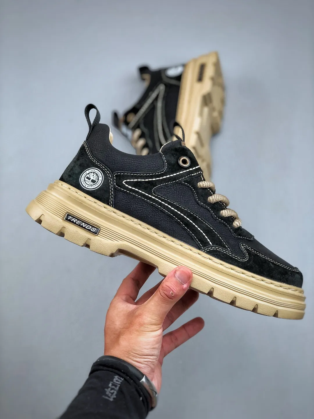 Local pick-up 520💰 Support store Timberland Outdoor leisure series Produced by a large factory in Guangdong New process upgrade Original box original packaging The fabric is made of Italian quality and durable, a must-have for men who are not handsome Size: 39-44